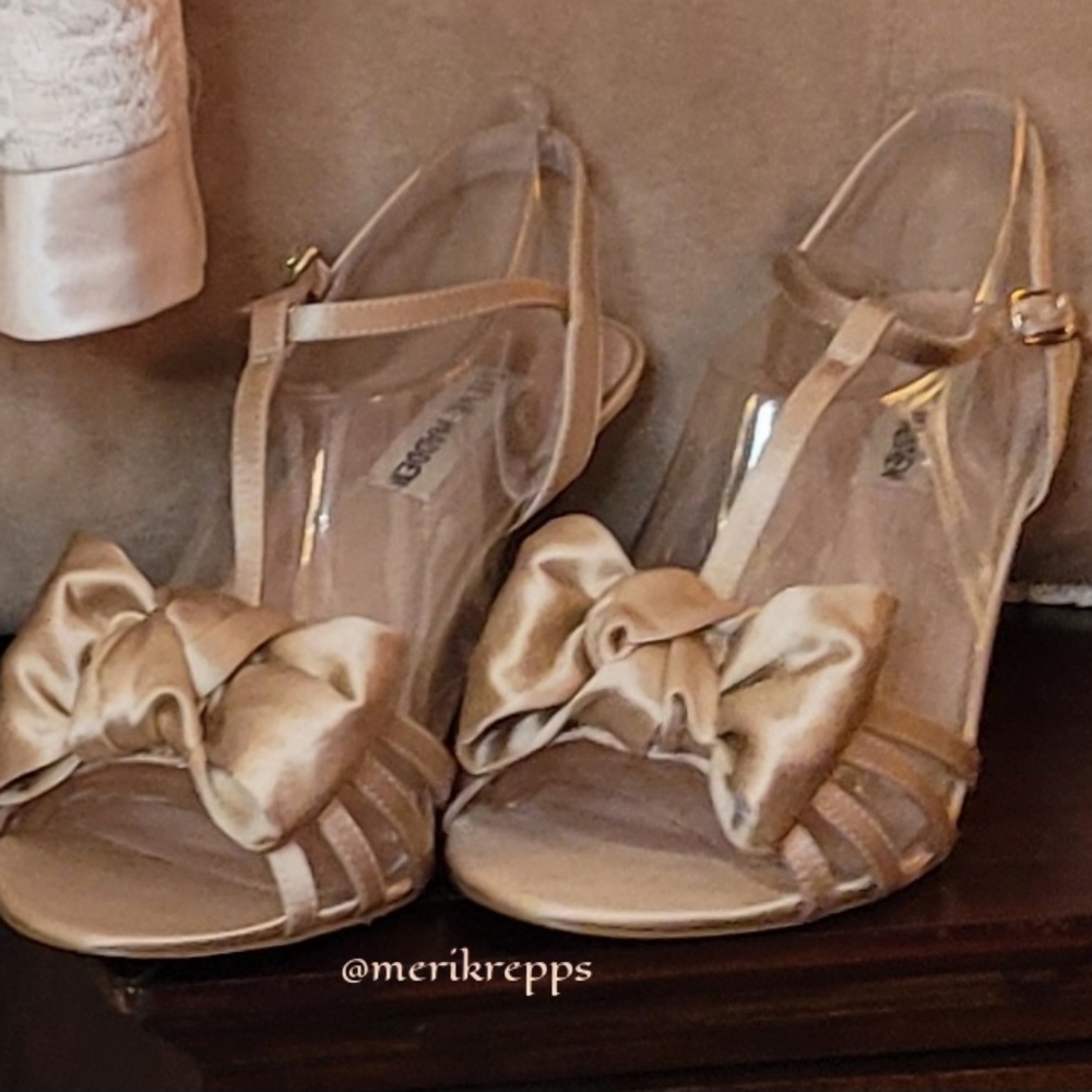 Steve Madden Ivory satin fabric 3" heel 8